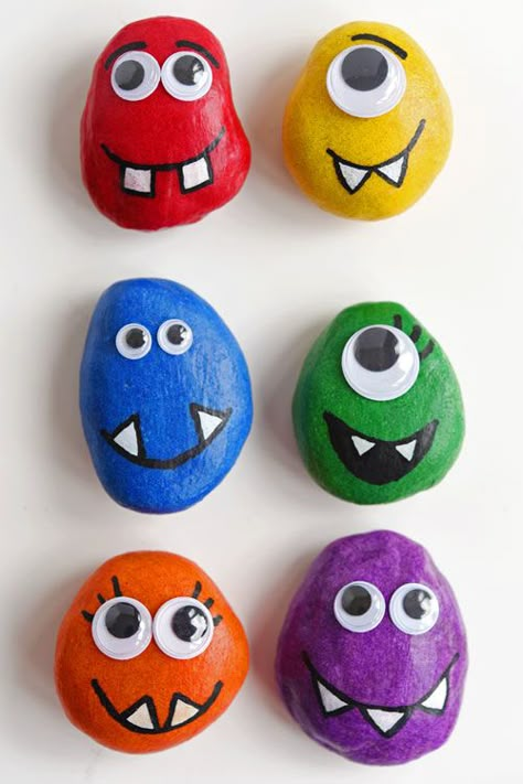 Monster Rocks Painted, Kids Salt Painting, Rock Painting Activity, Pet Rocks For Kids, Painted Rocks For Kids, Rock Crafts For Kids, Easy Painted Rocks For Beginners, Kids Rock Painting, Rock Painting For Kids