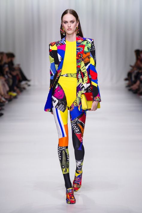 Versace Archive, Colorful Clothing, Pop Art Fashion, Versace Spring, Italian Fashion Brands, Versace Fashion, Fashion Runway, Mode Vintage, Art Fashion