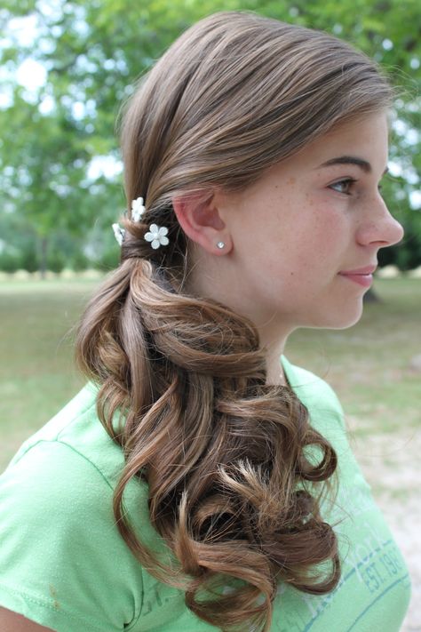 side pony tail with lots of curls   Hair by Liz Perniciaro Ponytail Hairstyles For Wedding, Side Ponytail Wedding Hairstyles, Side Ponytail Wedding, Ponytail Wedding, Prom Ponytail Hairstyles, Bridesmaid Hair Braid, Bridesmaid Hair Side, Side Ponytail Hairstyles, Side Ponytails