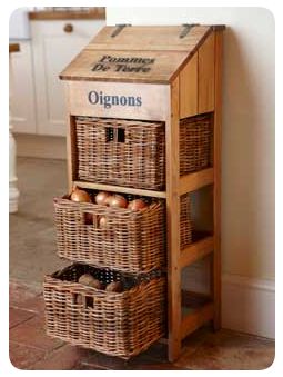 vegetable, potato, onion storage using wicker drawers Onion Storage, Potato Storage, Vegetable Bin, Desain Pantry, Vegetable Storage, Diy Kitchen Storage, Rack Design, Wood Working For Beginners, Easy Woodworking Projects