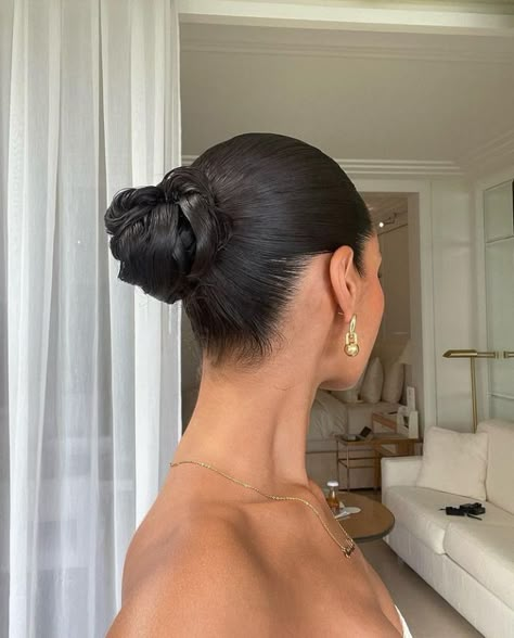 Jamilla Strand, Magnolia Parks Universe, Hair In A Bun, Magnolia Parks, Pretty Makeup Looks, Sleek Bun, Euro Summer, Sleek Hairstyles, Party Hairstyles