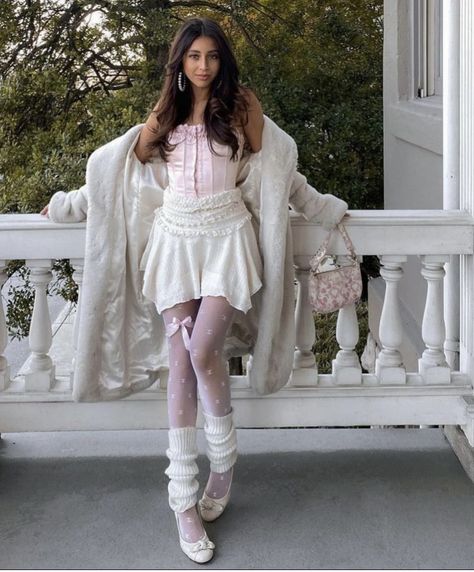 Ballerina Core Aesthetic, Balletcore Outfits, White Tights Outfit, Ballerina Core, Ballet Flats Outfit, Ballerina Outfit, Trend 2023, The Ballerina, Outfits To Wear