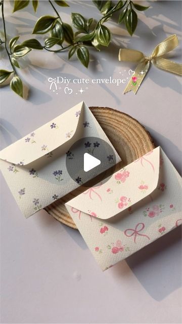 How To Do Envelopes Diy, How To Make Cute Envelopes Diy, Envelope Aesthetic Diy, Aesthetic Envelopes Diy, Diy Aesthetic Envelope, Cute Envelopes Ideas, Cute Envolpes Designs, Cute Aesthetic Gift Ideas, Amplop Aesthetic