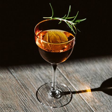 Grand Marnier Cocktail, Beluga Vodka, Dry Martini, Sour Cocktail, Cocktail Drinks Recipes, Grand Marnier, Martini Cocktail, Alcohol Drink Recipes, Alcohol Recipes