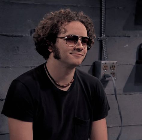 Hyde That 70s Show Aesthetic, That 70s Show Hyde, Steven Hyde, That 70s Show Steven Hyde, Steve Lukather 80s, Hyde That 70s Show, Types Of Guys, That 70s Show, Hopeless Romantic