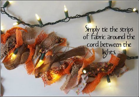 Diy Fall Lighted Garland, Diy Fall Garland Mantel, Thanksgiving Garland Diy, Diy Garland Ideas, Fall Garland Diy, Recipe Gift Ideas, Diy Fabric Garland, Diy Halloween Garland, Diy Fall Garland