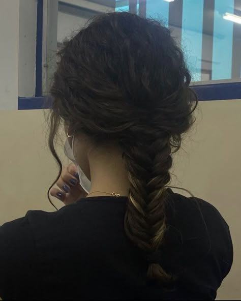 Ponytail Hairstyles For Brown Hair, Mini Fishtail Braid, Curly Fishtail Braid, Fishtail Braid Aesthetic, Fishtail Braid Curly Hair, Mesh Hairstyle, Tight French Braid, Hair Cut Lengths, Messy Fishtail Braid