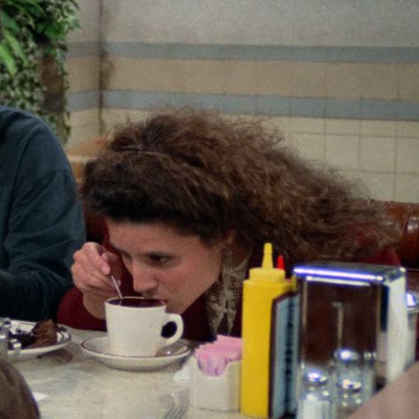 #seinfeld #kramer #jerryseinfeld #elainbenes #elaine #georgecostanza #90s #sitcom #seinfeldicon #icon Elaine Benes Aesthetic, Seinfeld Aesthetic, Elaine Seinfeld, Seinfeld Elaine, Iconic Tv Shows, Banana Juice, Seinfeld Kramer, Niche Interests, Elaine Benes