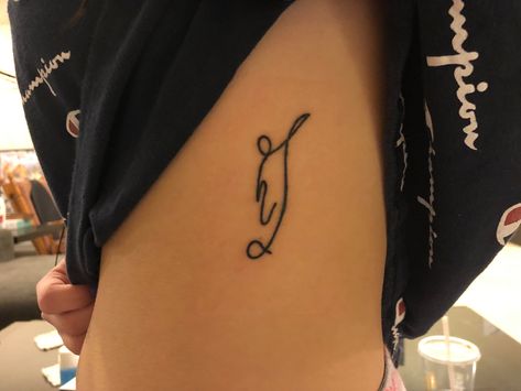 One Line Soccer Tattoo, Minimal Football Tattoo, Women Tatoos Ideas Arm, Matching Soccer Tattoos, Tattoo Football Ideas, Soccer Related Tattoos, Football Inspired Tattoo, Cute Soccer Tattoos, Football Minimalist Tattoo