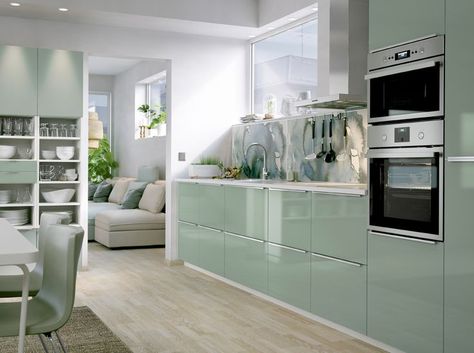 Green Kitchen Cupboards, Hiasan Dalaman Dapur, Dapur Ikea, Green Kitchen Inspiration, High Gloss Kitchen Cabinets, Mint Green Kitchen, Gloss Kitchen Cabinets, High Gloss Kitchen, Kitchen Ikea