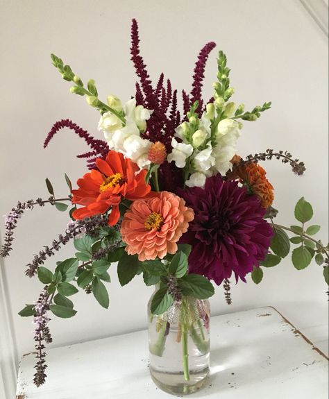 Dahlia Bouquet Vase, Fall Flower Vase Arrangements, Mason Jar Fall Flower Arrangements, Red White Yellow Flower Arrangements, Floral Arrangement Recipe, December Floral Arrangements, November Flower Arrangements, October Floral Arrangements, Fall Fresh Flower Arrangements