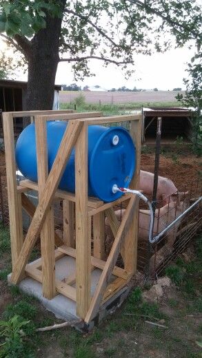 Pig water gravity feed Diy Pig Waterer, Hog Pen Ideas, Diy Pig Feeder, Pig Shelter, Pig Feeder, Pastured Pigs, Pig Waterer, Livestock Shelter, Horse Farm Ideas