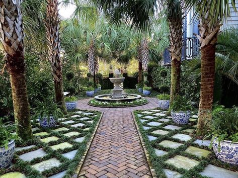 Carolyn Roehm, Carolyne Roehm, Colonial Garden, Charleston Gardens, Roman Garden, Southern Mansions, Courtyard Landscaping, Spanish Garden, Victorian Gardens