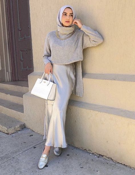 Skirt Outfit Hijab, Silver Skirt Outfits, Skirt Outfits Hijab, Silk Skirt Outfit, Satin Skirt Outfit, Hijab Summer, Silver Sweater, Stile Hijab, Modern Hijab Fashion