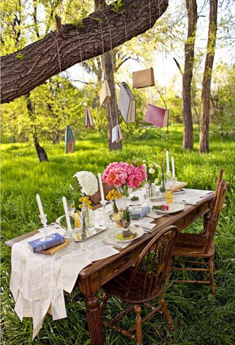 awesome book club gathering idea! Yard Deck, Flowers Candles, Tafel Decor, Deco Nature, Alice In Wonderland Tea Party, Eco Friendly Wedding, Cool Tables, Table Set Up, Alice In Wonderland Party