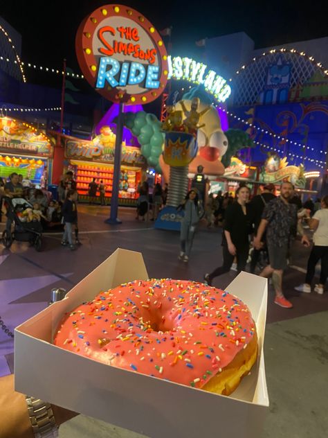 Aesthetic Universal Studios, The Simpsons Universal Studios, Gradventure Universal, Universal Orlando Food, Universal Studios Hollywood Aesthetic, Theme Park Ideas, Universal Studios Orlando Aesthetic, Universal Studios Simpsons, Universal Studios Aesthetic