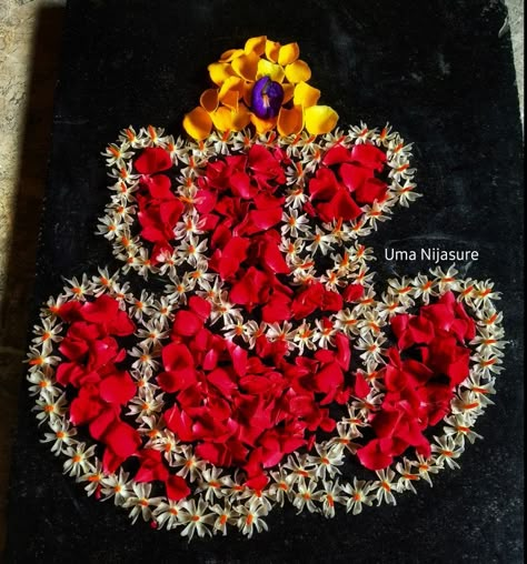 Flower Ganpati Rangoli, Rangoli From Flower Petals, Rangoli With Flowers Petals, Rangoli Designs With Flowers Petals, Ganpati Modak, Ganapati Rangoli, Floral Rangoli, Ganesh Rangoli, Pookalam Design