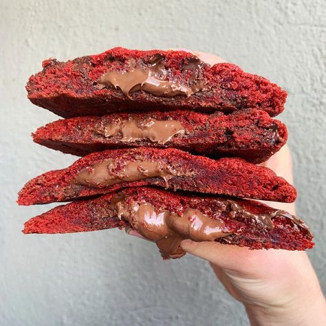 Carlie Rose on Instagram: “Nutella ‘Ella ‘Ella — What should you eat on #WorldNutellaDay? Obviously these stuffed red velvet cookies from @sweetcornernyc” Red Velvet Cookies Aesthetic, Nutella Stuffed Chocolate Chip Cookies, Stuffed Red Velvet Cookies, Nutella Stuffed Cookies Recipes, Nutella Stuffed Chocolate Cookies, Nutella Stuffed Cookies, Nutella Filled Cookies, Nutella Cookies Recipe, Banana Cookie Recipe