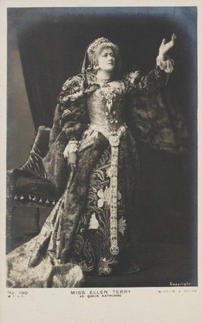 Ellen Terry as Queen Katherine in ‘Henry VIII’, Photographer unknown, 1892 Theatre Performance, Vintage Theatre, Lady Macbeth, Catherine Of Aragon, Theatre Costumes, Pre Raphaelite, Stage Costume, English Actresses, Historical Pictures