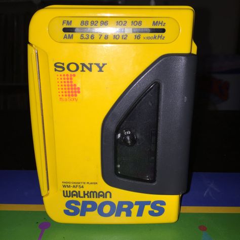 Sony Sports WM-AF54 Yellow AM/FM - I TOTALLY HAD THIS ONE!! :) Vintage Walkman, Sony Radio, Sony Walkman, Cassette Player, Fm Radio, Cassette Tapes, Portable Audio, Music Stuff, Audio Video