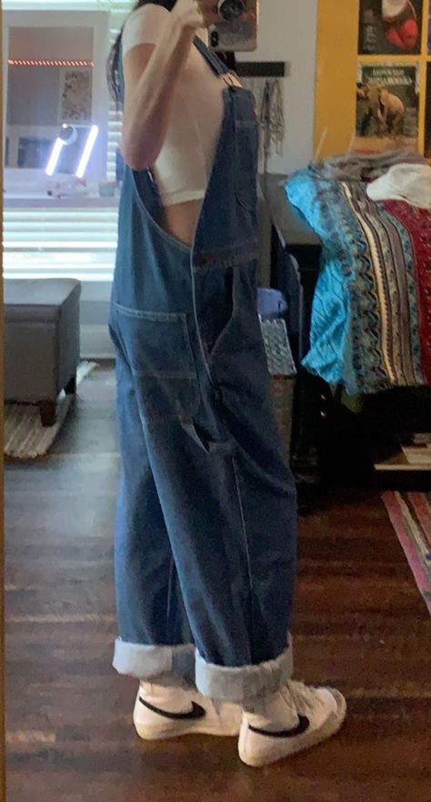 Black Oversized Overalls Outfit, Overalls Wide Leg, Overall Grunge Outfit, Big Overalls Outfit, Baggy Overalls Outfit 90s, Big Overalls, Oversized Overalls Outfit, Long Overalls Outfit, Baggy Overalls Outfit