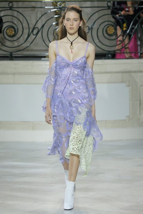 Runway Fashion Couture, Runway Outfits, Peter Pilotto, Fame Dr, Fashion Weeks, Pastel Purple, Fashion Industry, Printed Dress, Winx Club