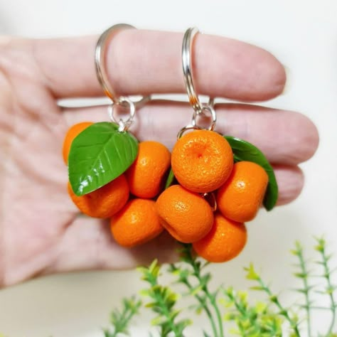 "Mandarins keychains 🥰" Clay Bag Charm, Clay Fridge Magnets, Orange Keychain, Clay Fridge, Fruit Keychain, Clay Orange, Clay Keychain, Fruit Orange, Polymer Beads