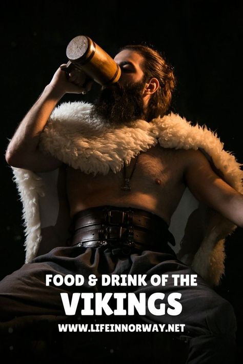 Beer, ale and mead were popular drinks in the Viking Age. Learn more about what the Northmen ate and drank. Viking Diet, Viking Drink, Viking Food, Viking Museum, Viking Drinking Horn, Viking Shirt, Viking Life, Viking Women, Norse Jewelry