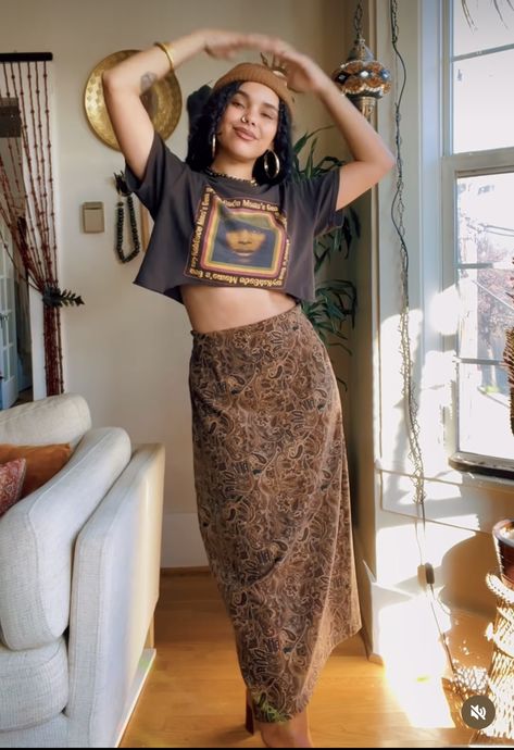 Hippie Black Woman Outfit Aesthetic, Boho Girl Outfits Black Women, Hot Weather Boho Outfits, Basic Edgy Outfits, Boho Baddie Outfit, Earthy Alternative Outfits, Earthy Outfits Aesthetic Black Woman, Earthy Chic Outfits, Tattoo Outfit Woman