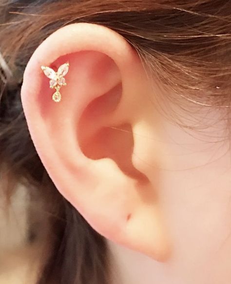 Cartlidge Earrings, Ear Piercing Tragus, Piercing Oreille Tragus, Cartilage Piercing Stud, Ear Piercings Chart, Ear Piercings Tragus, Conch Jewelry, Helix Piercing Jewelry, Piercing Tragus