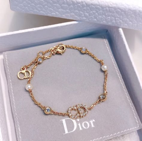 Tas Louis Vuitton, Christian Dior Bracelet, Dior Bracelet, Expensive Jewelry Luxury, Luxe Jewelry, Dior Jewelry, Jewelry Accessories Ideas, Dope Jewelry, Classy Jewelry