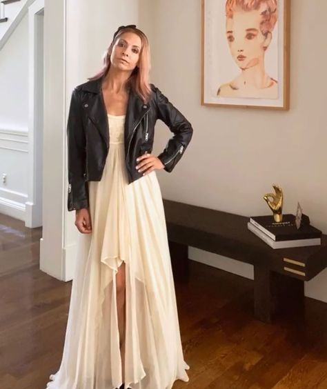 Buffy Dress, Michelle Instagram, Sarah Michelle Gellar Buffy, Prom Costume, Witch Fashion, Sarah Michelle Gellar, Celebrity Moms, Celebrity Tattoos, Special Dresses