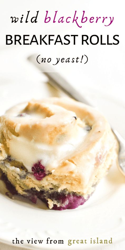 Blackberry Baking, Breakfast Cinnamon Rolls, Saskatoon Recipes, Blackberry Dessert Recipes, Breakfast Buns, Breakfast Cinnamon, Blackberry Dessert, Sweet Roll Recipe, Blackberry Recipes