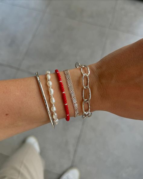 Silver Jewelry Stack, Silver Bracelet Stack, Jewelry Stack, Styling Outfits, Bracelets And Necklaces, Classy Jewelry, Stacked Jewelry, Cute Bracelets, Bracelet Stack