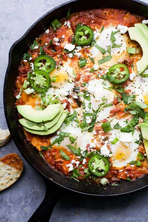 This Easy One Pot Shakshuka Recipe is the ultimate comfort food meal! The eggs are baked in a spicy Mexican inspired tomato sauce, and this flavorful dish only takes 30 minutes to make! #onepot #shakshuka #shakshukarecipe #mexicanshakshuka #onepotdinner #onepotbreakfast #easybreakfastrecipe #easydinnerrecipe Mexican Shakshuka, One Pot Mexican, Shakshuka Recipes, Mexican Dinner Recipes, Meatless Dinner, One Pot Dinner, Easy Healthy Dinners, Iron Skillet, Healthy Dinner Recipes Easy