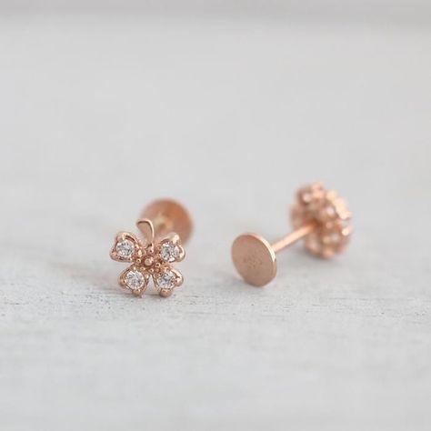 Gold Earrings Studs Simple, Trendy Gold Necklace, Gold Earrings For Kids, Small Earrings Gold, Aesthetic Edgy, Simple Gold Earrings, Bridal Design, New Gold Jewellery Designs, Gold Earrings Models