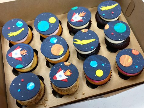 Planet Cupcakes, Space Cupcake Toppers, Tools Birthday Party, Space Cupcakes, Cake Themes, Cupcakes Birthday, Kid Cupcakes, Space Birthday Party, Baby Boy 1st Birthday