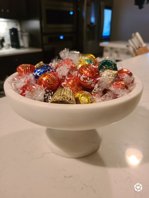 Candy Bowl Office, Office Candy Bowl Ideas Desks, Candy Bowl Ideas Office, Candy Dish Ideas For Home, Candy Bowl Ideas Home, Ceramic Candy Dish, Ceramic Candy Bowl, Candy Bowl Aesthetic, Candy Bowl Ideas