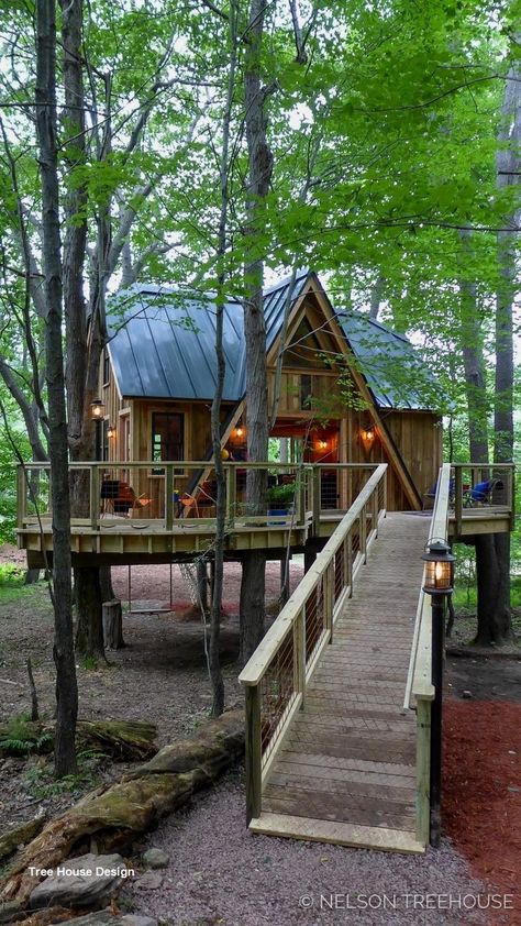 Adult Tree House, Beautiful Tree Houses, Treehouse Masters, Treehouse Cabins, Tree House Plans, Tree House Diy, Cool Tree Houses, Tree House Designs, A Frame House