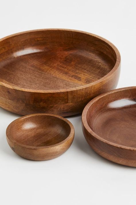 Wooden Kitchen Accessories, Mango Wood Bowls, Kitchen Butlers Pantry, Wood Serving Bowl, Dark Wood Furniture, Wood Salad Bowls, Butler's Pantry, H&m Home, Updating House