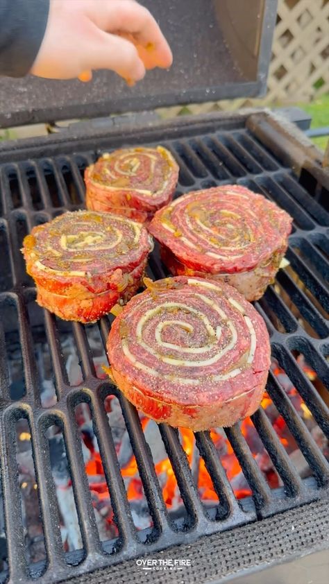 Derek Wolf | French Onion Steak Pinwheels 🥩🌿🔥 #steakpinwheels #steakrecipes #grilling | Instagram French Onion Steak, Skirt Steaks, Onion Steak, Steak Pinwheels, Potato Recipes Side Dishes, Skirt Steak, Beef Recipes Easy, White Onion, Swiss Cheese