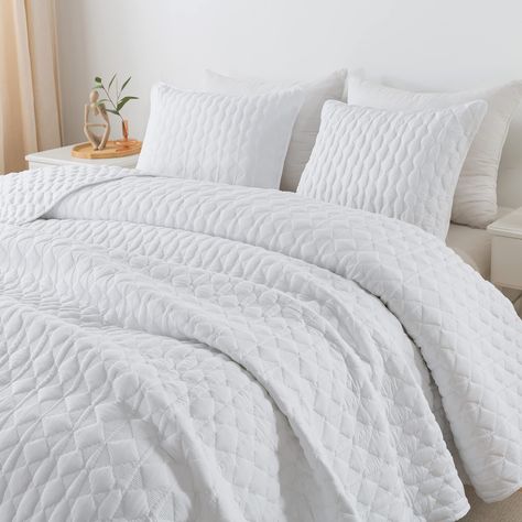 PRICES MAY VARY. Polyester High material: 100% microfiber polyester, more durable, soft and cozy, skin friendly quilt sets, lightweight quilt king size bedspread coverlet set. Package Includes: The quilt set includes 1 quilt king (116x106") and 2 pillow shams (20" x 36") which would fit king size bed. Multiple Occasions: This quilt is suitable for all season, you could use as air conditioning quilt in summer. In winter, you could add a blanket or comforter underneath. Depending on the season, yo Quilted Blanket, Bed Cover, Quilt Sets, King Size, Pillow Shams, Bedding Sets, Season Spring, Bed