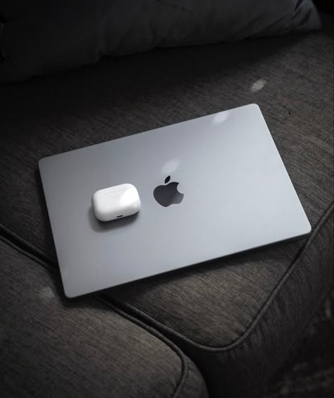 Macbook Photoshoot, Apple Ecosystem, Apple Aesthetic, Macbook Air Laptop, Macbook Pro Laptop, Home Studio Setup, Mobile Tech, Apple Technology, Backlit Keyboard