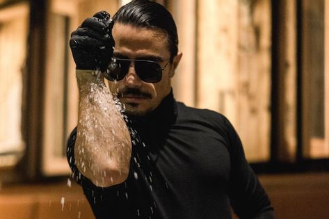 Salt Bae Meme, Bae Meme, Salt Bae, Chicken Steak, Mens Fashion Suits, Food Industry, Diet And Nutrition, Square Sunglasses Men, Steak