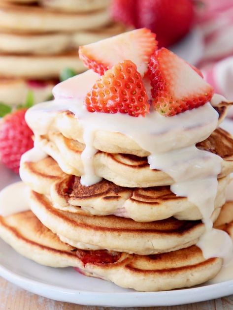 Pancake Cream Cheese Topping, Pancakes With Cream Cheese Filling, Cream Cheese Filling For Pancakes, Cream Cheese Sauce For French Toast, Cream Cheese Pancake Topping, Cream Cheese Syrup Recipe, Cream Cheese Syrup For Pancakes, Strawberry Cream Cheese Pancakes, Cream For Pancakes