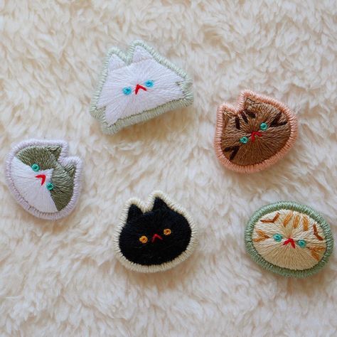 Funny Jewelry, Cat Printable, Embroidery Download, Hand Embroidery Tutorial, Pola Sulam, Thread & Yarn, Hand Embroidery Art, Hand Embroidery Design, Modern Embroidery