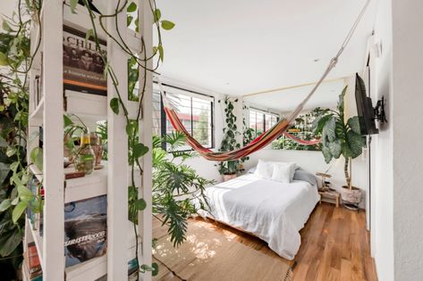 Aesthetic Hammock, Room Hammock, Hammock In Bedroom, Nike 2020, Designer Bed, Decoration Tips, Casa Container, Room Redo, Room Inspiration Bedroom