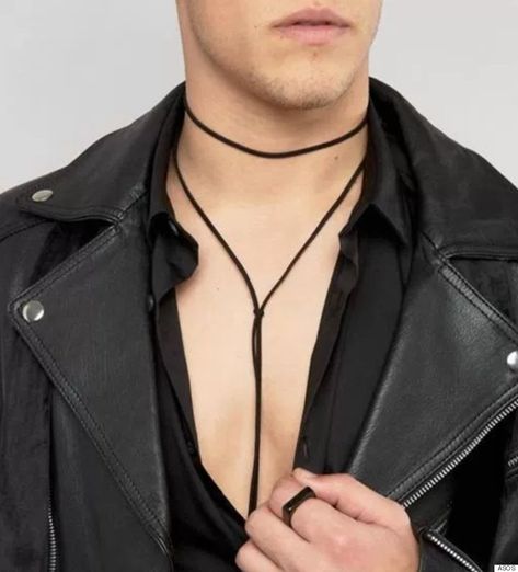 asos male choker Punk Trench Coat, Male Choker, Edgy Choker, Male Necklaces, Choker Men, Male Ootd, Men Choker, Perfume Carolina Herrera, Mens Summer Fashion Beach