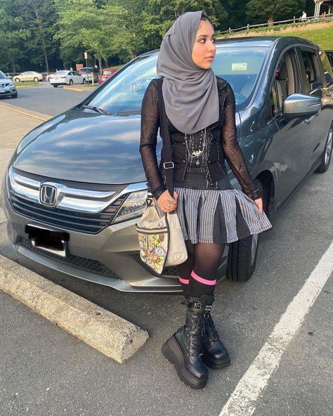 Hijabi Rock Style, Outfits With Demonia Boots, Goth Hijabi, Tripp Nyc Skirt, Aesthetic Chaos, Corset Fits, Goth Fits, Demonia Boots, Hijab Fits