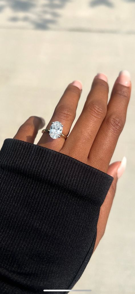 Wedding Rings Black Women Hands, Engagement Rings Dark Skin, Black Woman Wedding Ring, Engagement Rings Brown Skin, Black Woman Engagement Ring, Black Women Engagement Rings, Wedding Ring Black Women, Engagement Rings Black Women Hand, Golden Engagement Ring